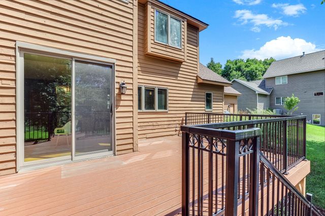 2413 Bridle Creek Trail, Chanhassen, MN 55317