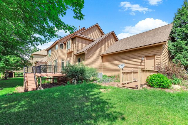 2413 Bridle Creek Trail, Chanhassen, MN 55317
