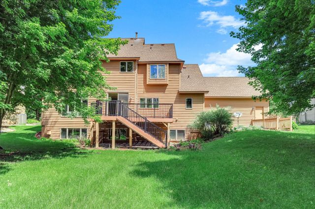 2413 Bridle Creek Trail, Chanhassen, MN 55317