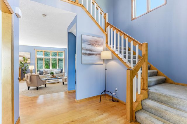 2413 Bridle Creek Trail, Chanhassen, MN 55317