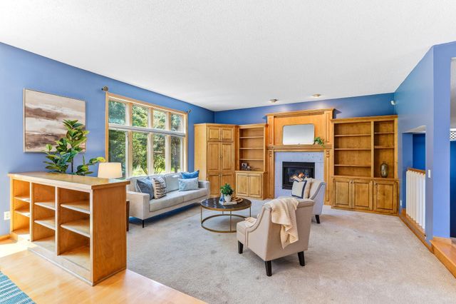 2413 Bridle Creek Trail, Chanhassen, MN 55317