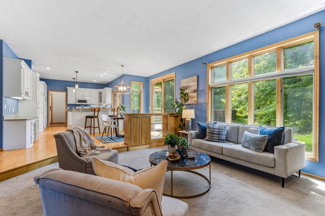 2413 Bridle Creek Trail, Chanhassen, MN 55317