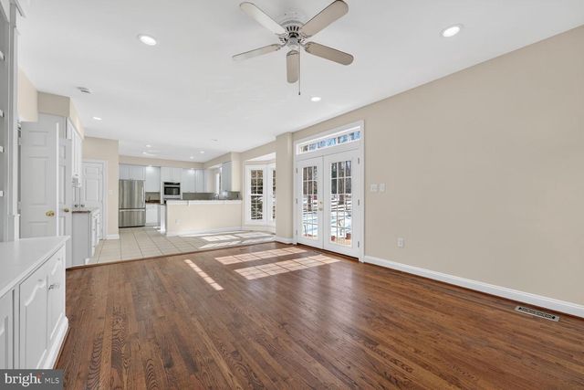 11192 LONGWOOD GROVE DR, Reston, VA 20194