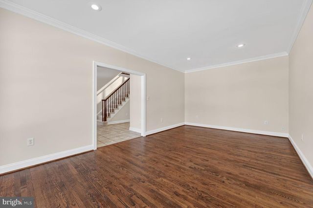 11192 LONGWOOD GROVE DR, Reston, VA 20194