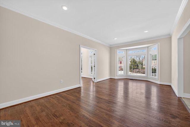 11192 LONGWOOD GROVE DR, Reston, VA 20194