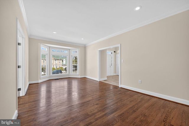 11192 LONGWOOD GROVE DR, Reston, VA 20194