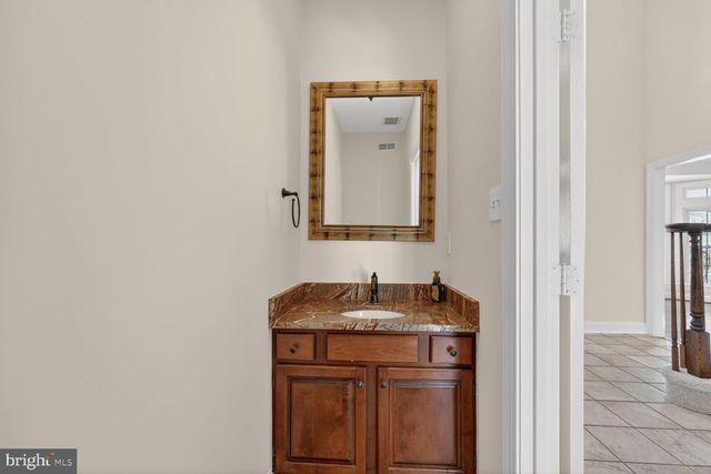 11192 LONGWOOD GROVE DR, Reston, VA 20194