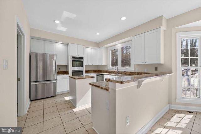 11192 LONGWOOD GROVE DR, Reston, VA 20194