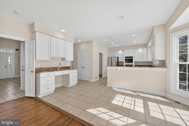 11192 LONGWOOD GROVE DR, Reston, VA 20194