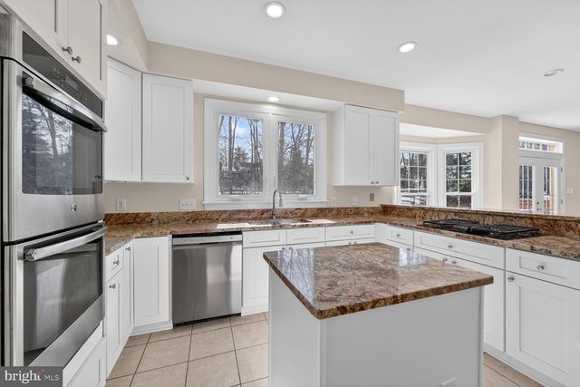 11192 LONGWOOD GROVE DR, Reston, VA 20194