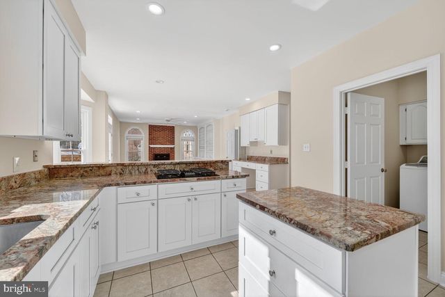 11192 LONGWOOD GROVE DR, Reston, VA 20194