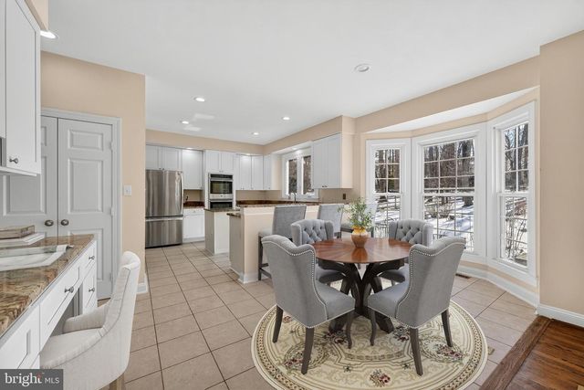 11192 LONGWOOD GROVE DR, Reston, VA 20194