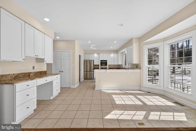 11192 LONGWOOD GROVE DR, Reston, VA 20194