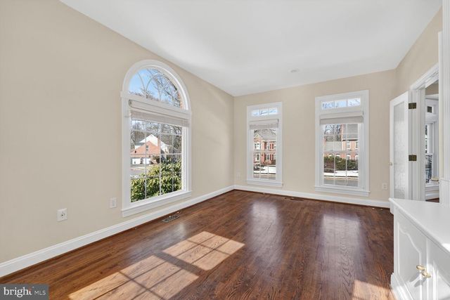 11192 LONGWOOD GROVE DR, Reston, VA 20194