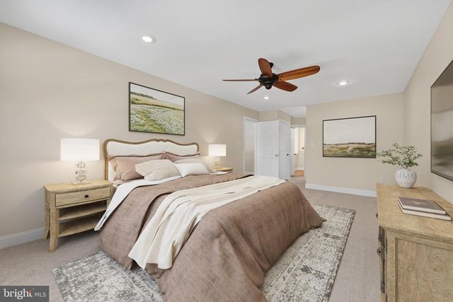 11192 LONGWOOD GROVE DR, Reston, VA 20194