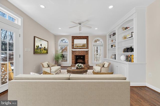 11192 LONGWOOD GROVE DR, Reston, VA 20194