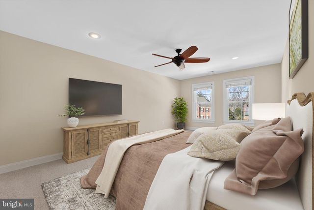 11192 LONGWOOD GROVE DR, Reston, VA 20194