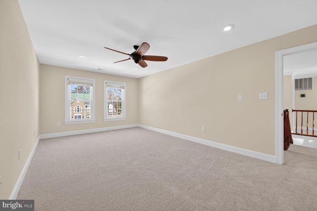 11192 LONGWOOD GROVE DR, Reston, VA 20194