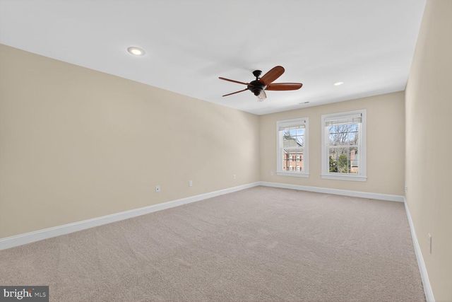 11192 LONGWOOD GROVE DR, Reston, VA 20194