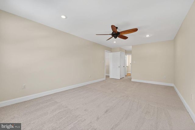 11192 LONGWOOD GROVE DR, Reston, VA 20194