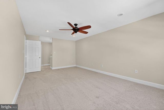 11192 LONGWOOD GROVE DR, Reston, VA 20194