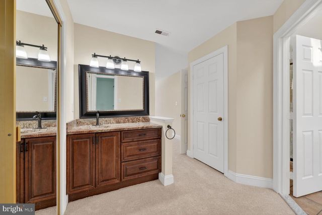 11192 LONGWOOD GROVE DR, Reston, VA 20194