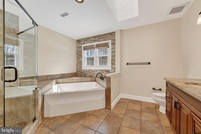 11192 LONGWOOD GROVE DR, Reston, VA 20194