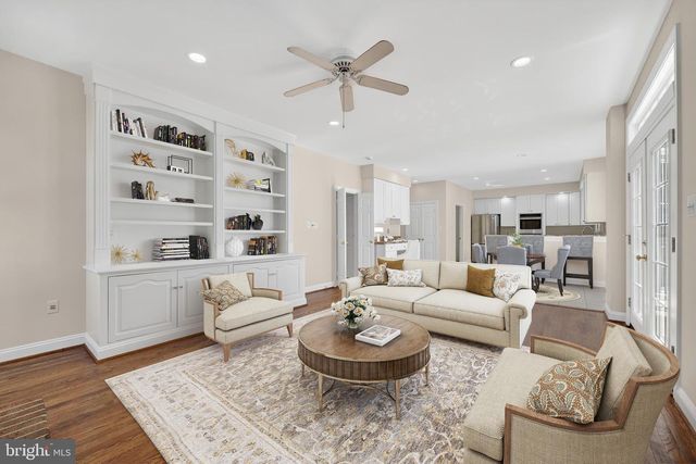 11192 LONGWOOD GROVE DR, Reston, VA 20194