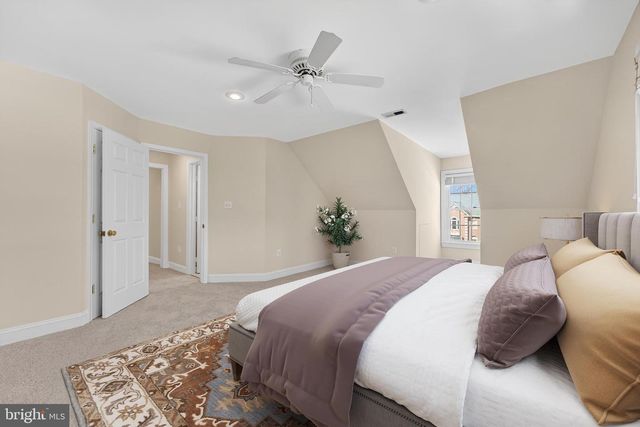 11192 LONGWOOD GROVE DR, Reston, VA 20194