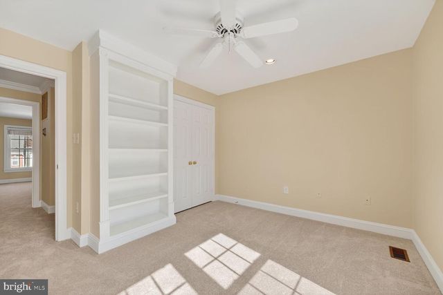 11192 LONGWOOD GROVE DR, Reston, VA 20194