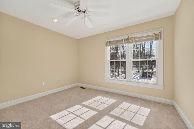 11192 LONGWOOD GROVE DR, Reston, VA 20194