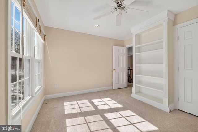 11192 LONGWOOD GROVE DR, Reston, VA 20194