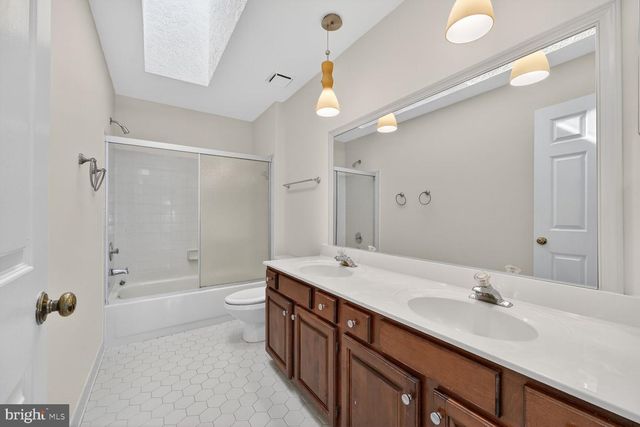 11192 LONGWOOD GROVE DR, Reston, VA 20194