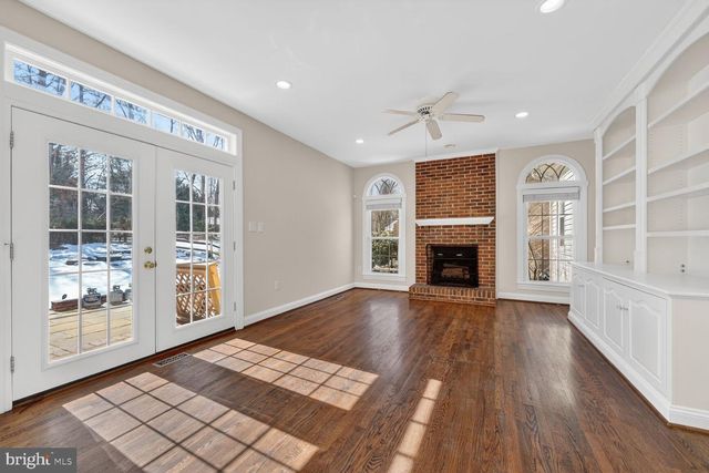 11192 LONGWOOD GROVE DR, Reston, VA 20194