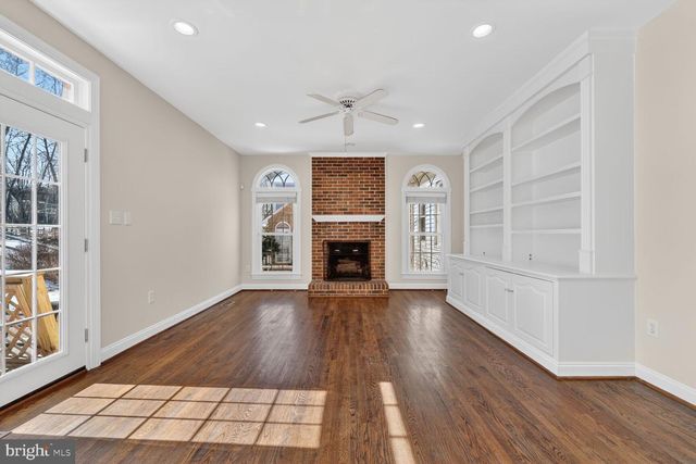 11192 LONGWOOD GROVE DR, Reston, VA 20194