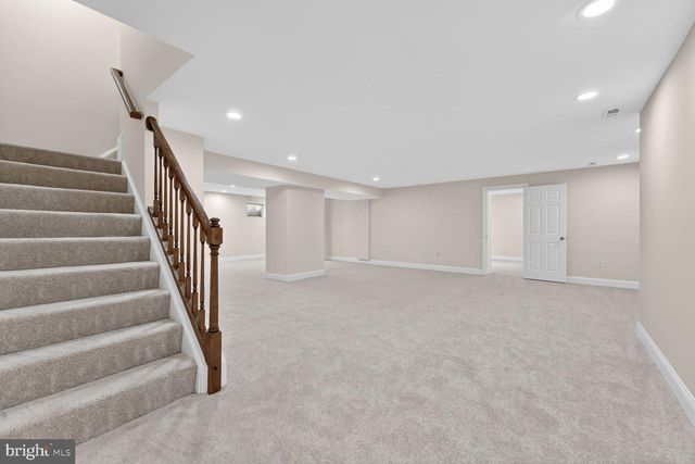 11192 LONGWOOD GROVE DR, Reston, VA 20194