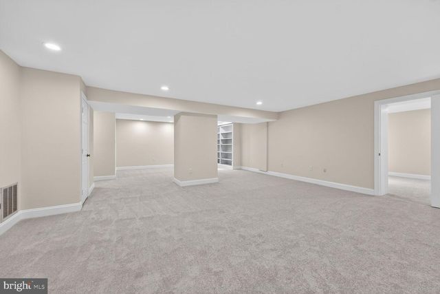 11192 LONGWOOD GROVE DR, Reston, VA 20194