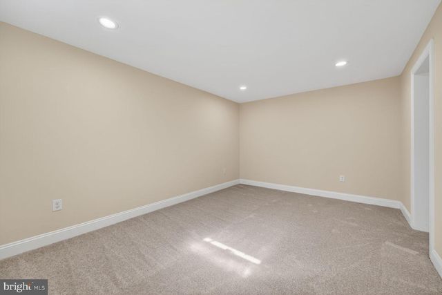 11192 LONGWOOD GROVE DR, Reston, VA 20194