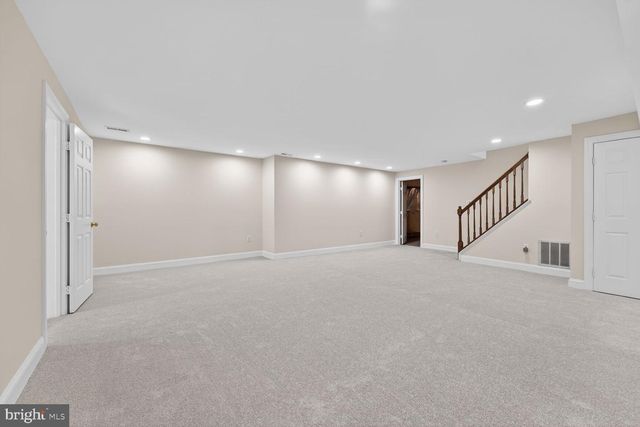 11192 LONGWOOD GROVE DR, Reston, VA 20194