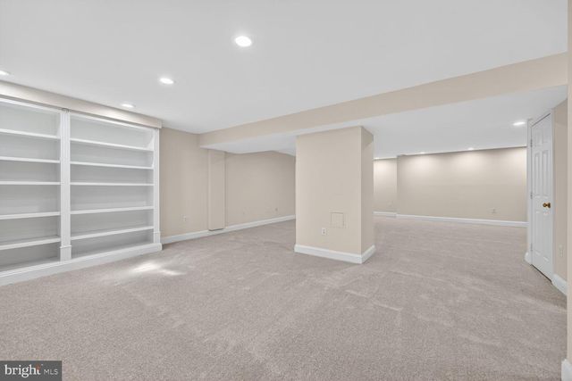 11192 LONGWOOD GROVE DR, Reston, VA 20194