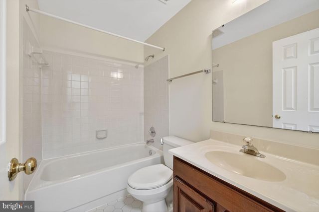 11192 LONGWOOD GROVE DR, Reston, VA 20194