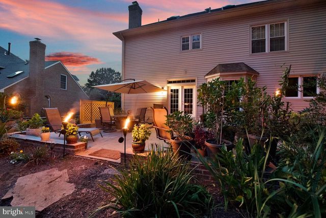 11192 LONGWOOD GROVE DR, Reston, VA 20194