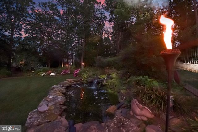 11192 LONGWOOD GROVE DR, Reston, VA 20194