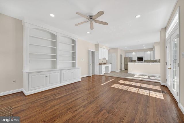 11192 LONGWOOD GROVE DR, Reston, VA 20194