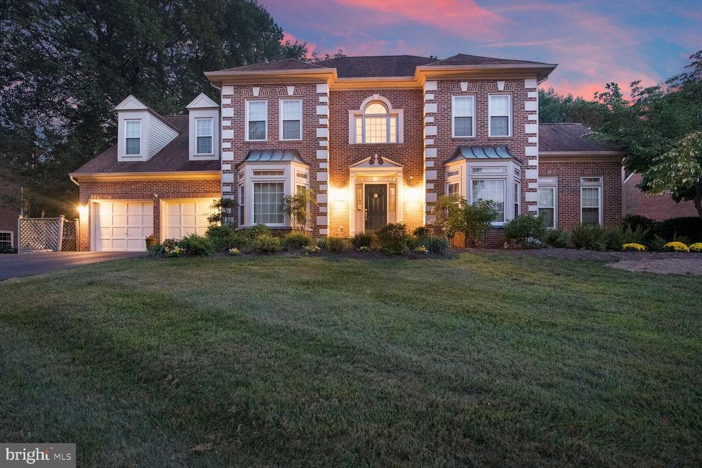 11192 LONGWOOD GROVE DR, Reston, VA 20194