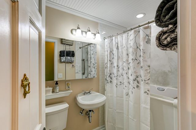 709 Riverside Drive N, North Hudson, WI 54016