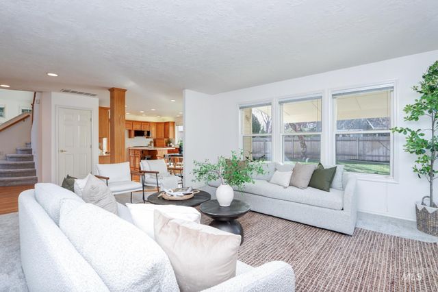 8037 W Innsbrook Ct, Boise, ID 83704