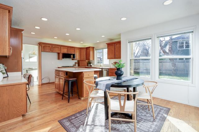 8037 W Innsbrook Ct, Boise, ID 83704