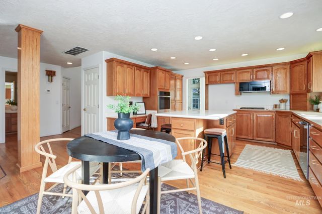 8037 W Innsbrook Ct, Boise, ID 83704