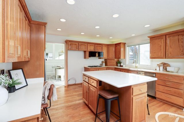 8037 W Innsbrook Ct, Boise, ID 83704